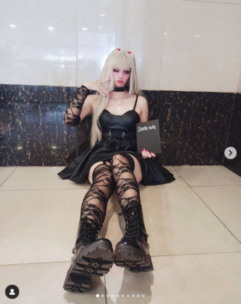 Would you let her write your name?  Amane Misa and her Death Note shine in this cosplay
