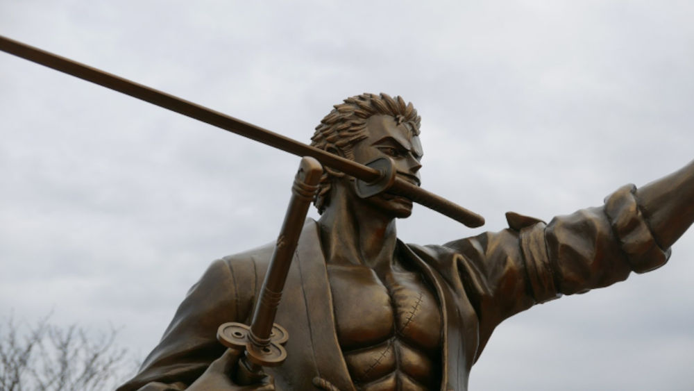 Un merecido homenaje al creador de One Piece se completó con una estatua de Zoro
