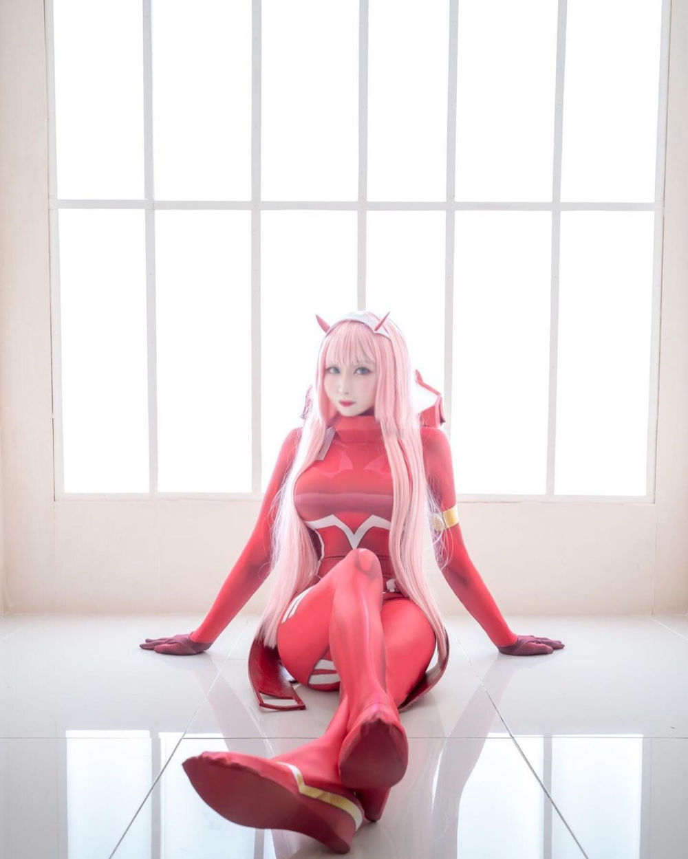 Darling in the Franxx cosplayer jumps into battle as epic Zero Two - Dexerto