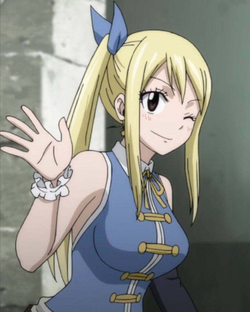 Lucy's coquetry comes out in this Fairy Tail cosplay