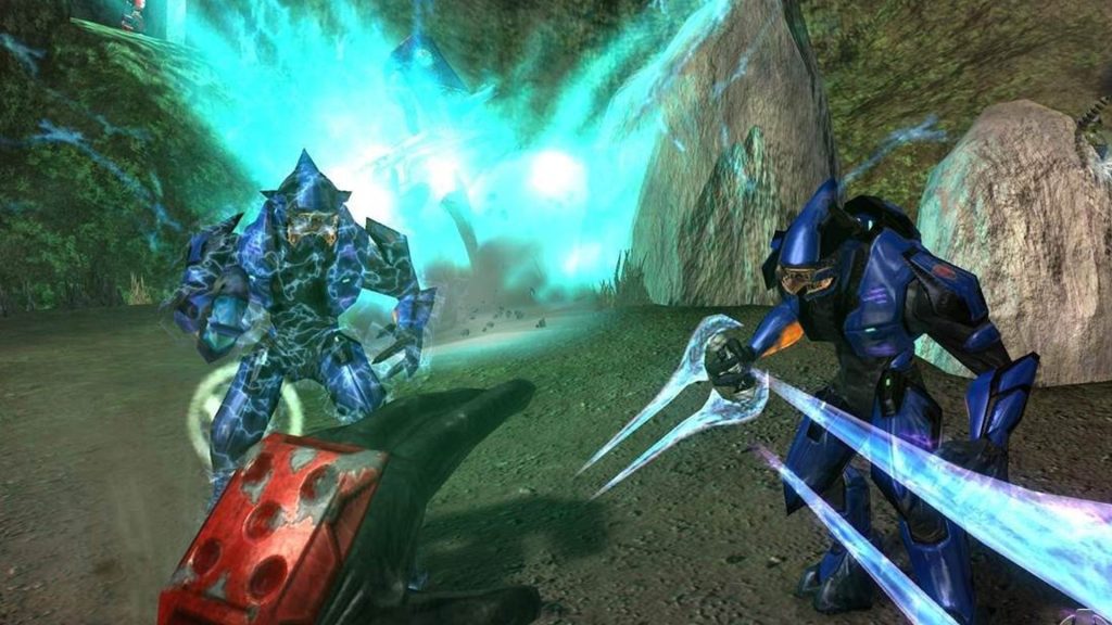 Halo 2 Elites con espadas