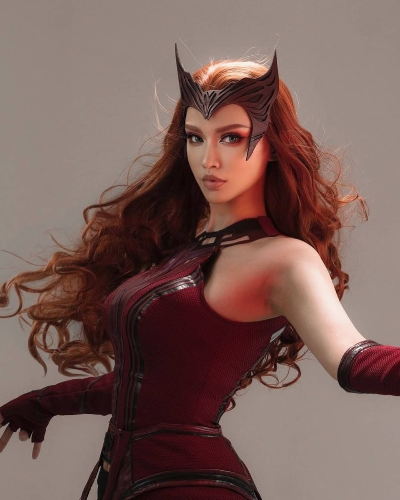 Scarlet Witch a través de un nuevo cosplay