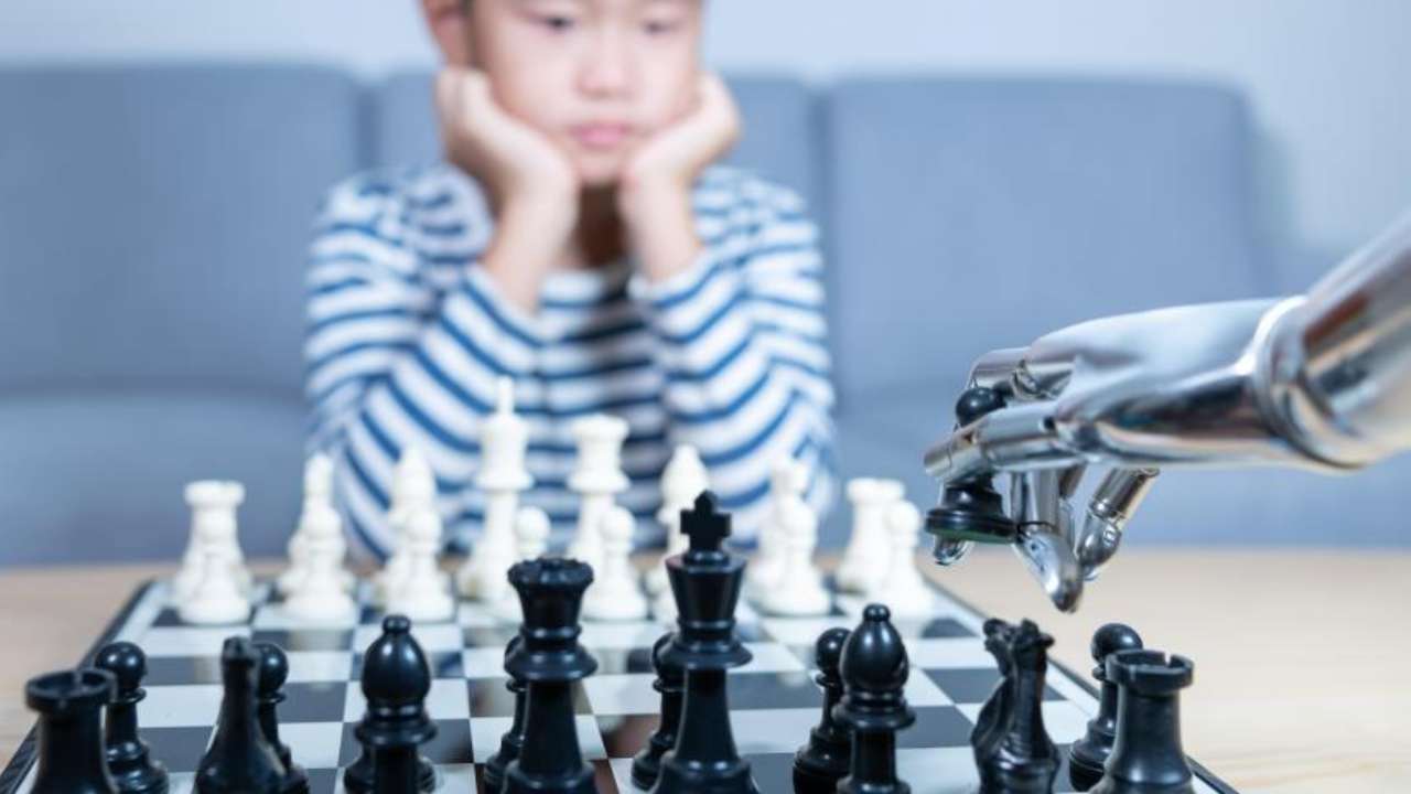 robot jugando ajedrez