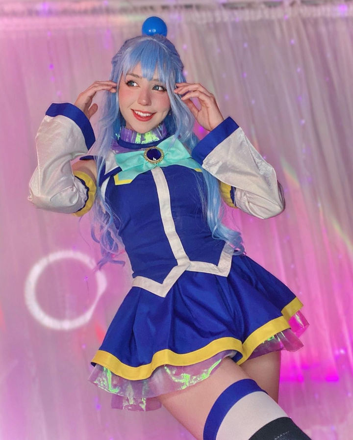 KonoSuba: Esta magnífico cosplay de Aqua te hará vomitar arcoíris 