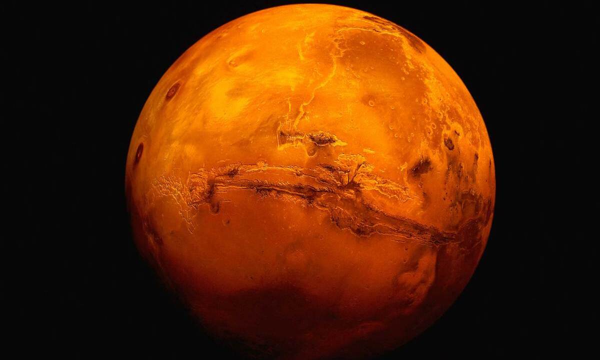 Tras descubrimiento de sistema de plasma que puede ayudar a generar oxígeno en el espacio se hace más probable una campaña prolongada en Marte