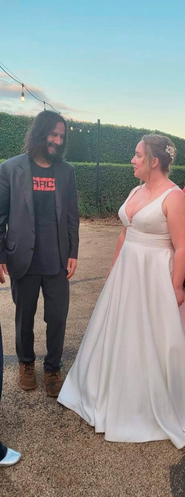 Keanu Reeves sorprendió a unos fans en su boda