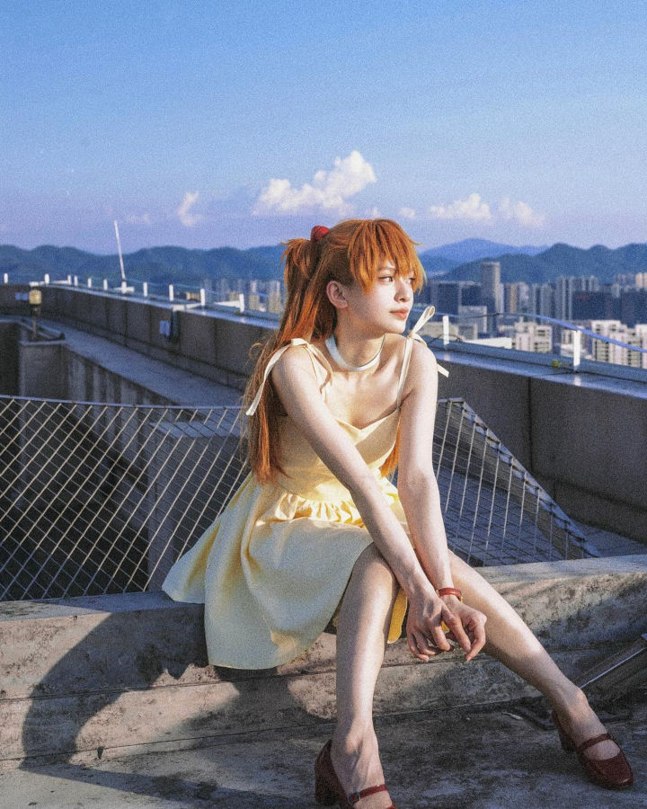 Evangelion: Asuka leaves the EVA and wears her iconic dress with this cosplay 