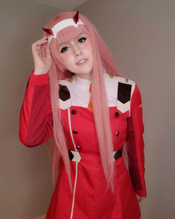 Darling in the Franxx: Zero-Two shows that she is also very cute with this cosplay 