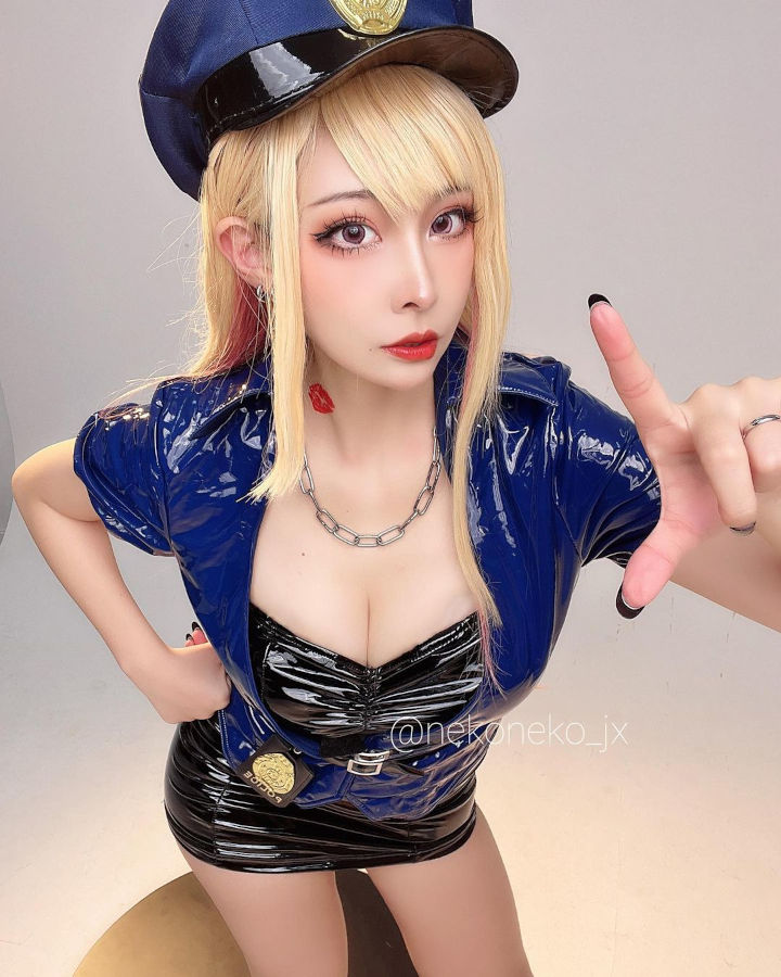 My Dress-Up Darling: Marin Kitagawa se vuelve policía con este cosplay