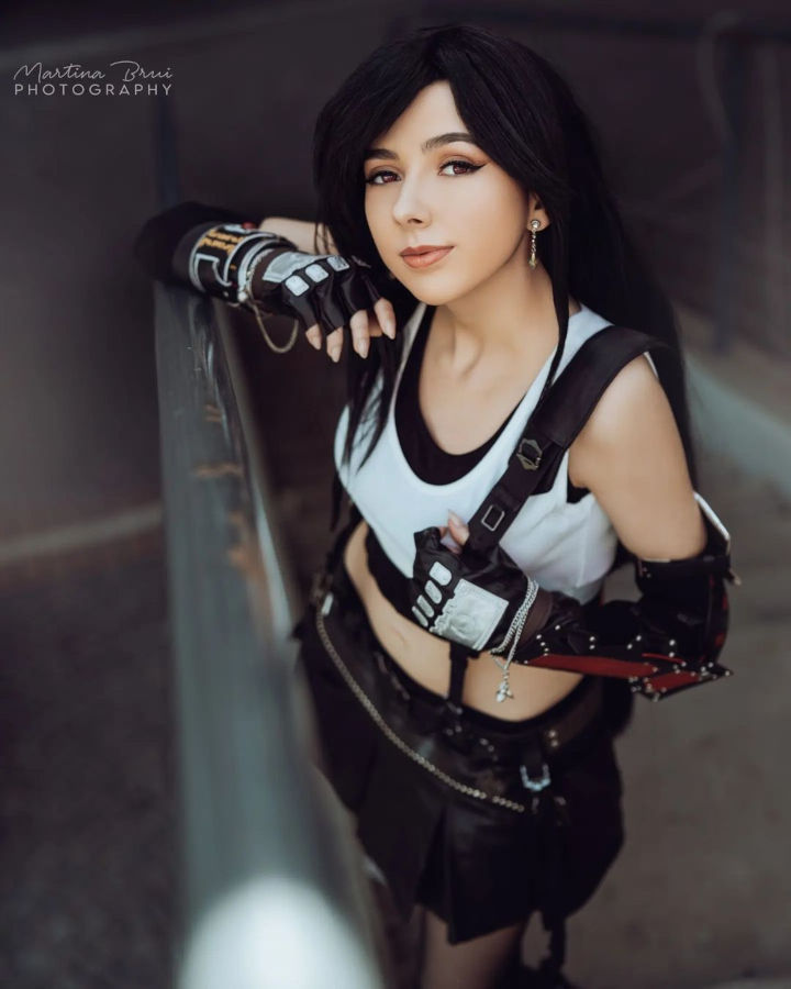 Final Fantasy VII: Tifa Lockhart also rests in this attractive cosplay
