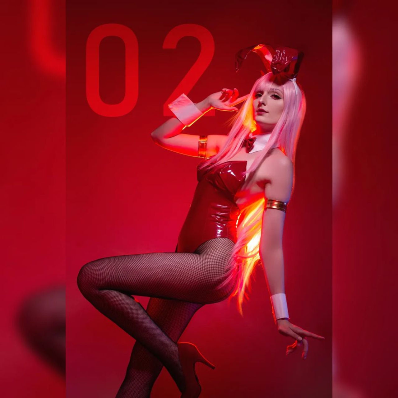Zero-Two de Darling in the Franxx muestra su elegancia en este cosplay de conejita