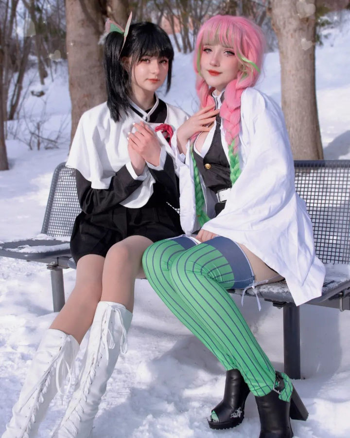 Kimetsu no Yaiba: Kanao and Mitsuri Kanroji enjoy winter in these cosplay