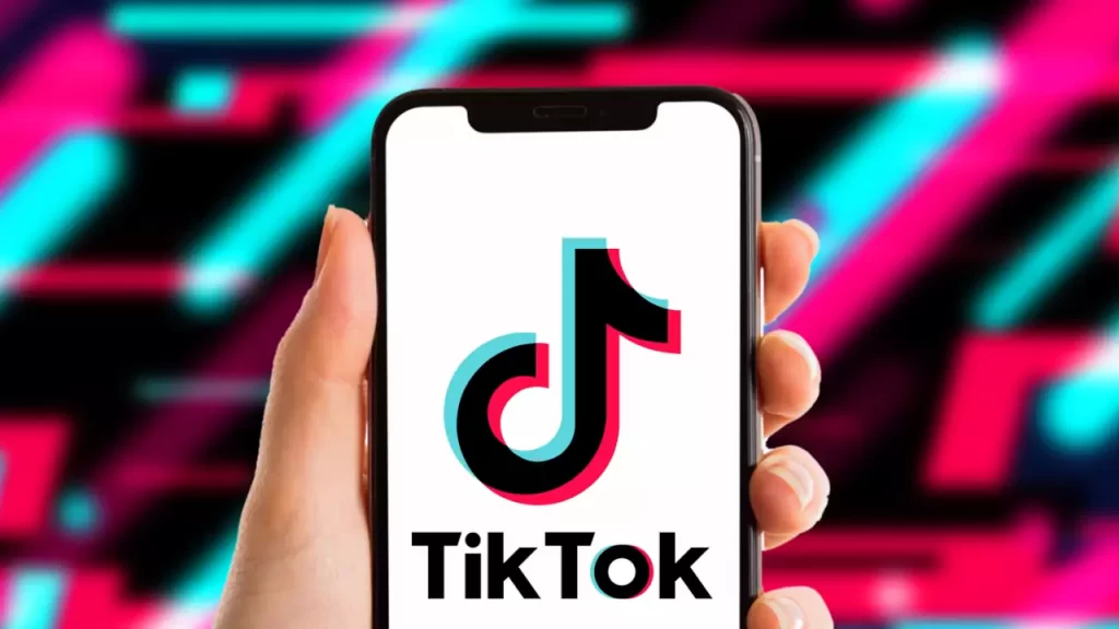 Demandan a TikTok por generar actitudes adictivas en los niños