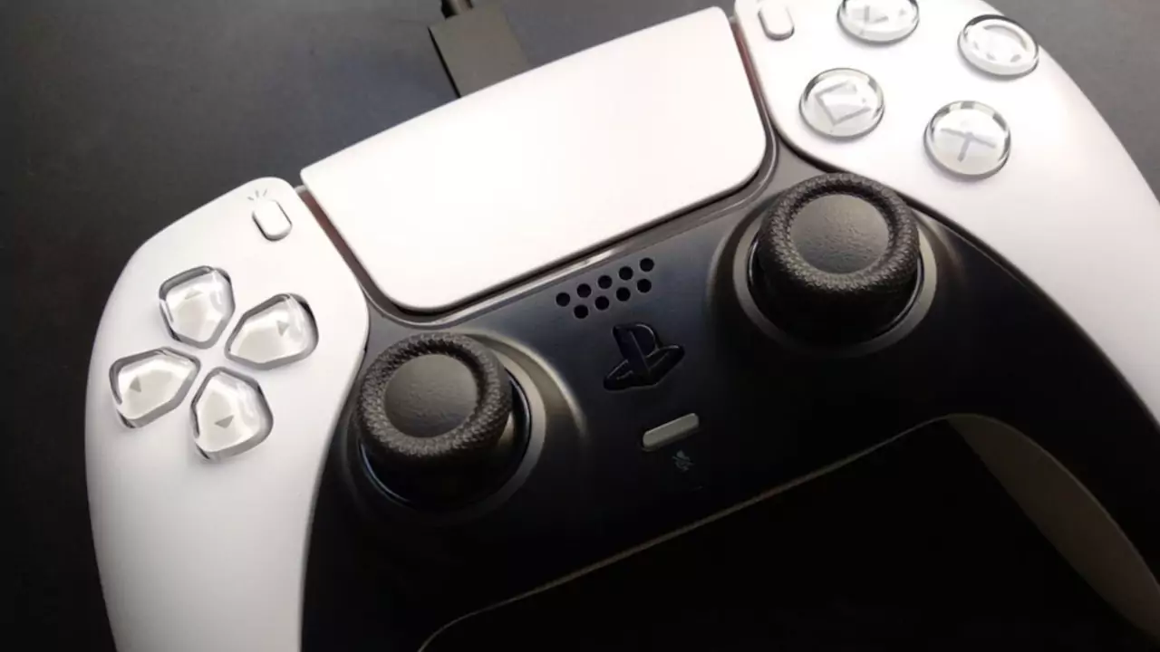 Filtran nuevo DualSense de PS5 al que le dura la batería 12 horas