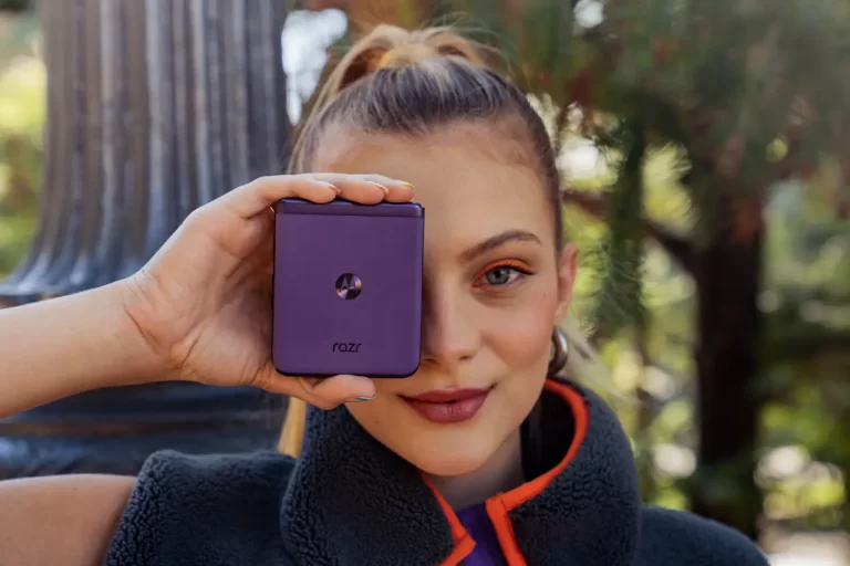 motorola-razr-40 Android 15