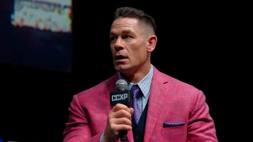 John Cena en CCXP México 2025 en la conferencia de Peacemaker