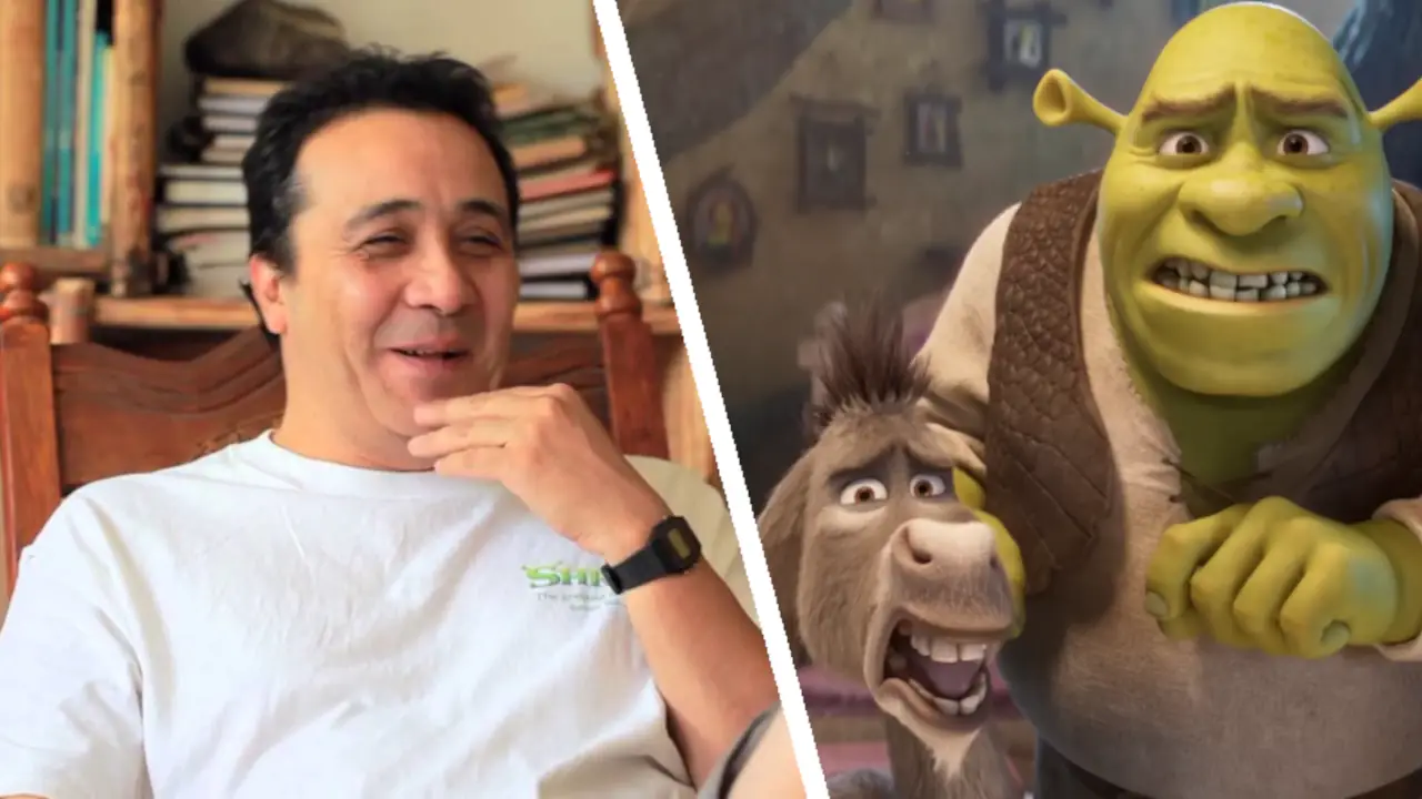 Alfonso Obregón podría no regresar a Shrek 5 por controversias Los problemas con la justicia que ha enfrentado el actor Alfonso Obregón ponen en riesgo su participación en la película Shrek 5. En vista de eso este artista del doblaje decidió compartir en redes sociales un mensaje donde fija su posición y comparte algunos detalles. --o-- A través de Facebook comentó ‘voy a aclarar dos tres cositas namas [nada más] porque ando de buenas. Yo no dejé ningún personaje es obio[sic] que me los quitaron y es obio[sic] porque…’. A lo anterior, Obregón añadió ‘mi postura es muy clara respecto a Shrek 5. Si DreamWorks o la empresa que se hará cargo o quien sea no me invita a platicar y escucha mis condiciones no hago la peli y no pasa nada’. Te Recomendamos: Shrek 5 será muy diferente y no solo por la animación. Después, destaca ‘a esa personas que me han amenazado o han amenazado con subir un video mio en la fiscalía por mi suban lo que se les antoje. A mi importa un ?!!’. Sin embargo, Alfonso Obregón también hace una oportuna aclaración. --o-- Según Obregón ‘namas que aguas con las consecuencias legales por andar accediendo y difundiendo material de carácter exclusivo de la fiscalía vaaa’. Después, remata diciendo ‘dejen de decir mama***. Dejen de andar de chismosos. Dejen de envidiar y codiciar. Mejor hagan algo maravilloso de su vida empezando por ser felices !!!’. Hay que señalar que Alfonso Obregón quedó en libertad tras probarse su inocencia y en octubre de 2024 anunció que contrademandaría a quienes lo acusan. --o-- ¿Cuándo es el estreno de Shrek 5? De acuerdo a lo programado la película Shrek 5 tendrá su estreno el 30 de junio de 2027, después de ser retrasada al menos una vez. Hay que señalar que no solo Obregón es uno de los artistas de doblaje que al parecer no participará en este filme animado. Ni Eugenio Derbez, que interpreta a Burro, ni Dulce Guerrero, que encarna a Fiona, participarían en la adaptación en español latino. Es por lo que no pocos auguran que será un fracaso en Latinoamérica. --o-- Aparte de Shrek 5 tenemos más información de cine en TierraGamer. Sigan nuestras noticias en Google News para no perderse ninguna.