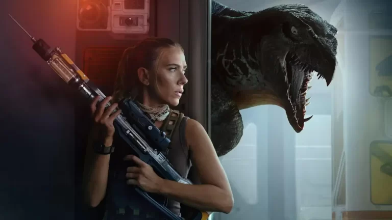 Jurassic World ya tendría asegurada otra secuela con Scarlett Johansson Después del éxito obtenido por la película Jurassic World Rebirth no tiene nada raro escuchar que tendrá una secuela, y que otra vez la actriz Scarlett Johansson participará. Eso será con el papel protagónico como la original. --o-- A pesar de lo que pudiera pensarse el reporte no es de Universal Pictures o Amblin Entertainment. En realidad es de un conocido informante, Daniel Richtman (@DanielRPK), que lo compartió en su más reciente actualización. Aunque Jurassic World Rebirth no tuvo un buen recibimiento de la crítica especializada fue un éxito de taquilla. Hasta el momento es la cuarta cinta más exitosa de 2025, y bien puede considerarse como el punto de inicio de una nueva trilogía de la serie. Te Recomendamos: Superman, Jurassic World y Fantastic Four ¿Quién ganó en taquilla este verano? Una en la cual al parecer serán los dinosaurios mutantes los que tendrán mayor peso en la historia. A menos que eso cambie en la siguiente película, la cual de momento no tiene un director asociado. --o-- ¿Cuánto recaudó la película Jurassic World Rebirth? Hasta el 7 de septiembre de 2025 la película Jurassic World Rebirth recaudó en taquilla $861 millones de dólares a nivel mundial. De este dinero $339.1 millones corresponden solo a Estados Unidos y Canadá, mientras que $521.9 millones provienen de otros países y territorios. Donde no le ha ido tan bien es con la crítica. En el sitio Rotten Tomatoes tiene un promedio de 50% tomando en cuenta 391 reseñas. A pesar de eso la audiencia sí la aprobó. --o-- En el mismo sitio web mencionado antes Jurassic World Rebirth tiene un promedio de 71% de parte de los fans y tomando en cuenta más de 10 mil valoraciones. Con respecto a Scarlett Johansson de momento es la única integrante del reparto original confirmada según este rumor. Pero es probable que más de sus colegas vuelvan a participar. Lo que si es cierto es que ella es una de las estrellas que llaman la atención siempre que está en un filme. --o-- Entre otras noticias relacionadas te compartimos algunos comentarios antes del estreno de esta película, y cómo celebró su arribo Google. --o-- Aparte de Jurassic World y Scarlett Johansson tenemos más información de videojuegos en TierraGamer. Sigan nuestras noticias en Google News para no perderse ninguna.