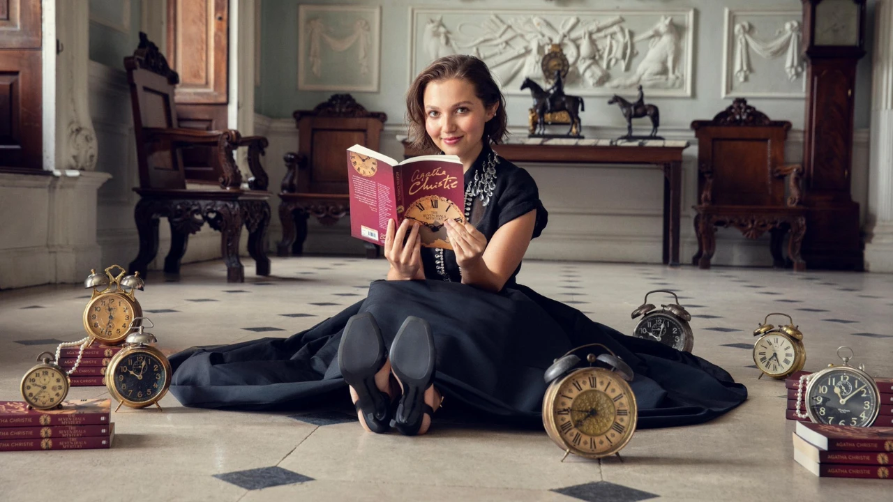 Las siete esferas es la nueva mini serie de Netflix que no te puedes perder, adapta una de las más glamorosas novelas de misterio del siglo XX.