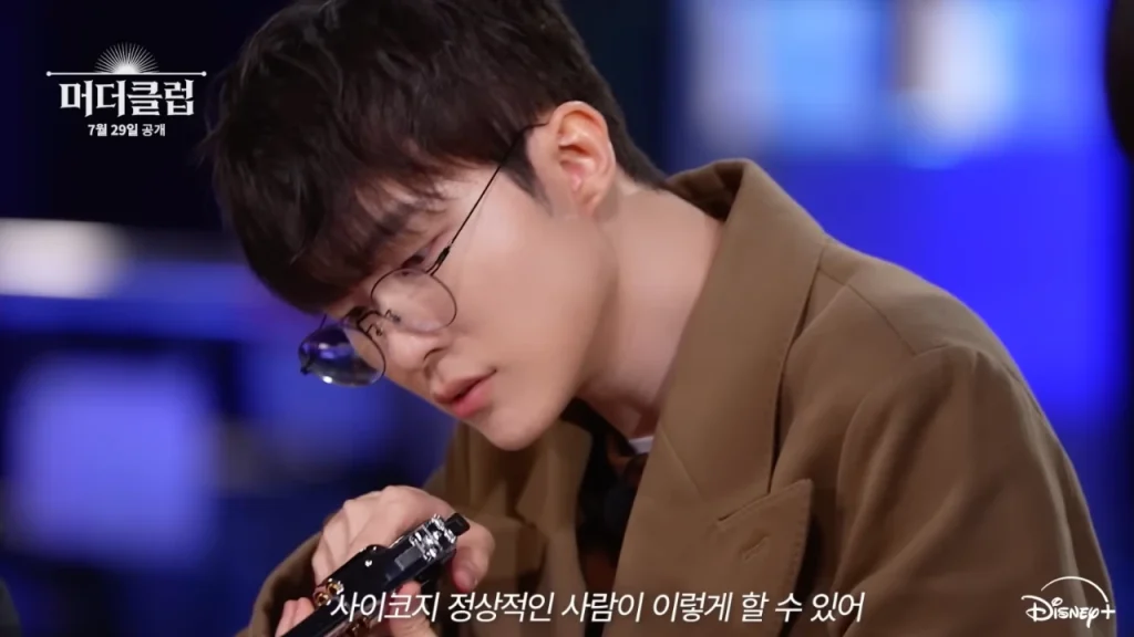 Faker debutará en Murder Club: Liar's Table, el nuevo show de misterio de Disney+ donde deberá descubrir al asesino entre sus compañeros. Fuente: Disney+.