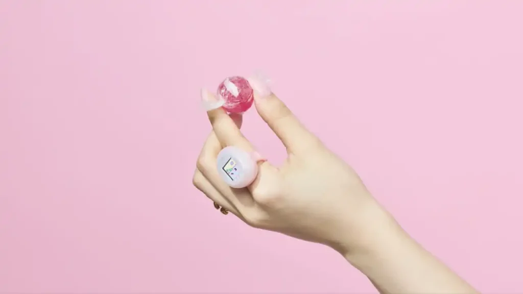 Tamagotchi presentó su anillo más pequeño por su 30 aniversario: mide 28 mm, permite cuidar 30 personajes y llegará en febrero de 2027.