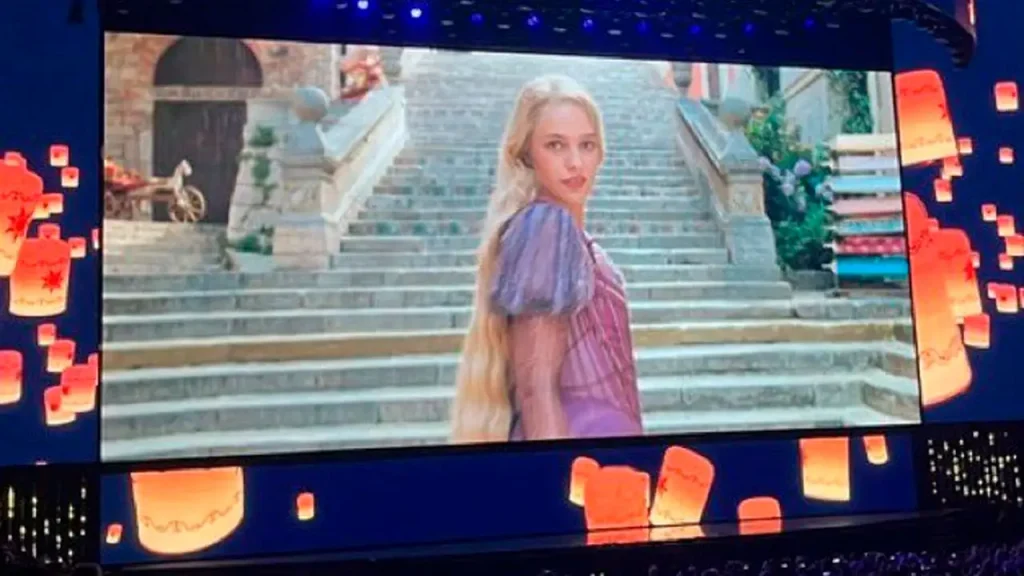 Teagan Croift como Rapunzel en Enredados